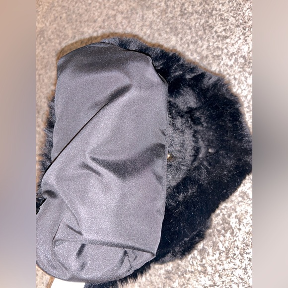 New Fuzzy Black/White YingYang Purse ☯️💜🫶🏻 - Picture 4 of 8